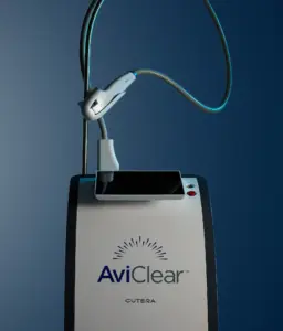AviClear Lasergerät für Aknebehandlung ohne Nebenwirkungen in der HAUTarztpraxis Dr. Haut Rheda-Wiedenbrück